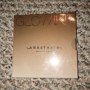Anastasia glow kit  highlight